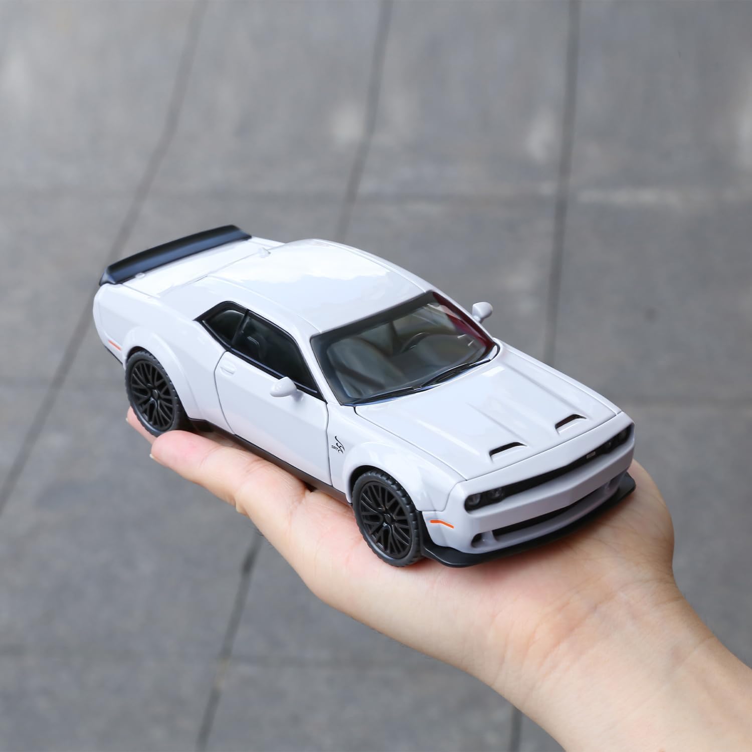 1:32 Scale Exclusive Alloy Metal Pull Back Die-cast Dodge Challenger-Grey