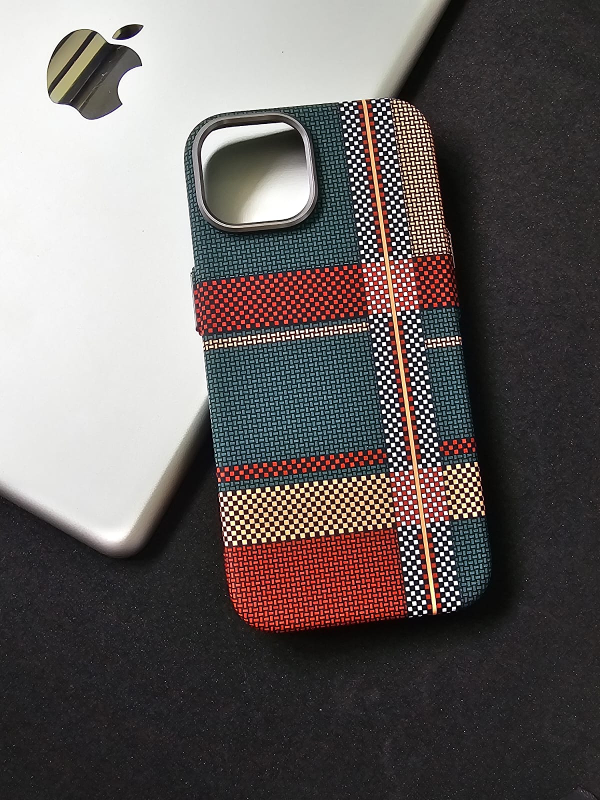 Checkboard Texture Slim PC Magnetic Cover for iPhone 15