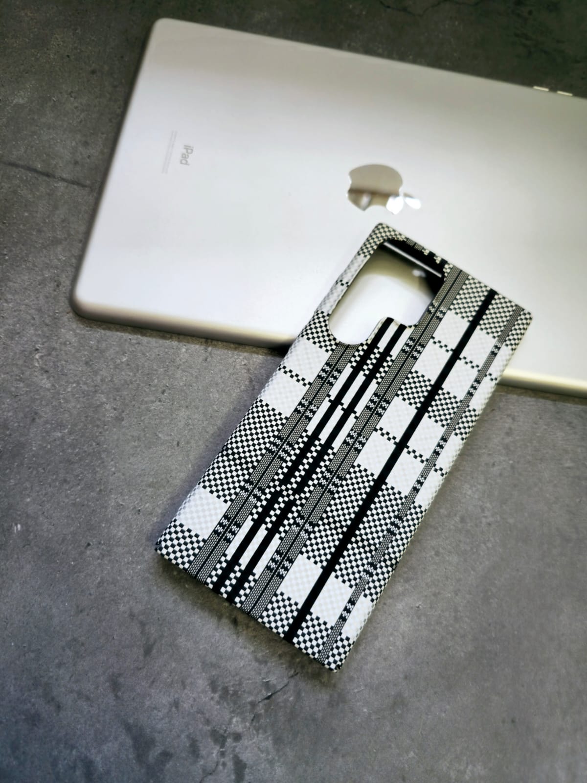 White & Black Checkboard Texture Slim PC Magnetic Cover for Samsung S23 Ultra